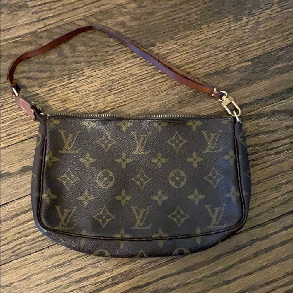 LOUIS VUITTON Monogram Pochette Bag